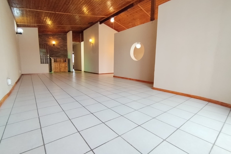 4 Bedroom Property for Sale in Protea Heights Western Cape